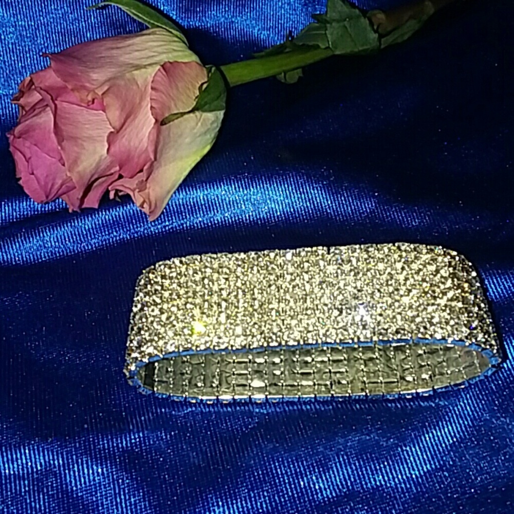 Beautiful Stretch Rhinestone Bracelet - Picture 2 of 5